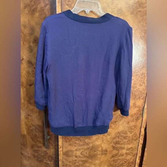 Silk blue button down top - Picture 4 of 6